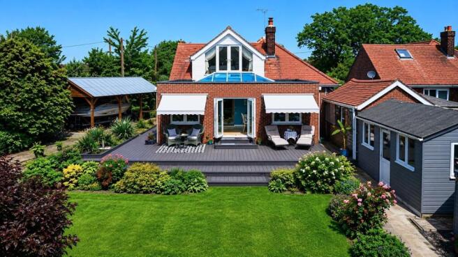 4 bed property, in Liverpool Road, £725,000