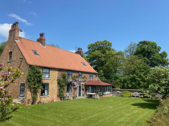 6 bed property, in Bartindale Road, £1,250,000