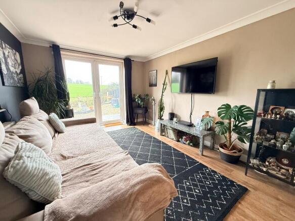 3 bed property, in The Turnpike, £325,000