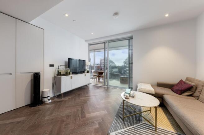 1 bed property, in L-000990, £670,000