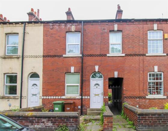 3 bed property, in Alverthorpe Road, £160,000