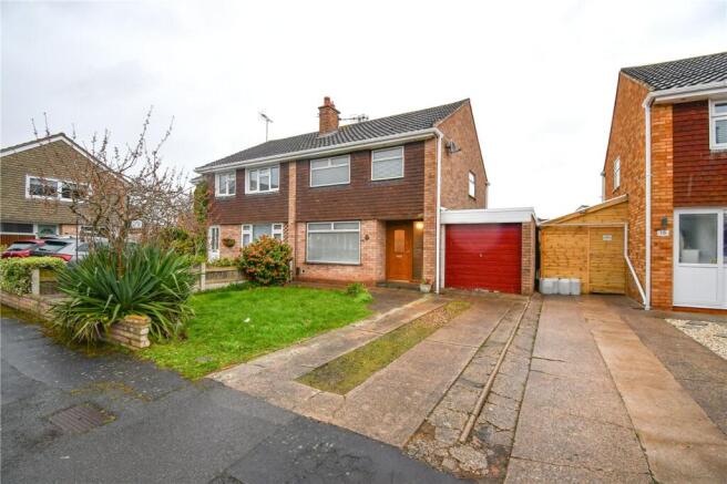 3 bed property, in Harfield Gardens, £225,000