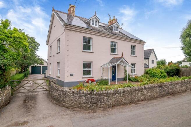 5 bed property, in Llandenny, £800,000