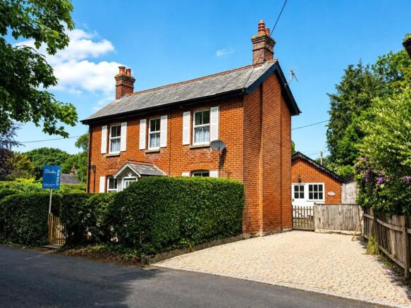 3 bed property, in Chewton Common Road, £375,000