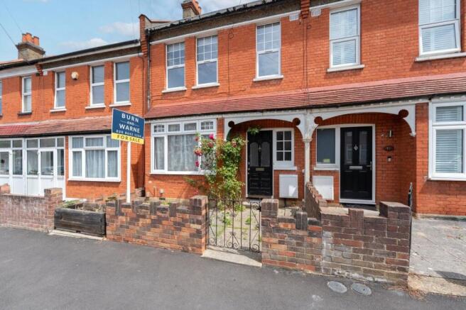 3 bed property, in Strathearn Road, £500,000