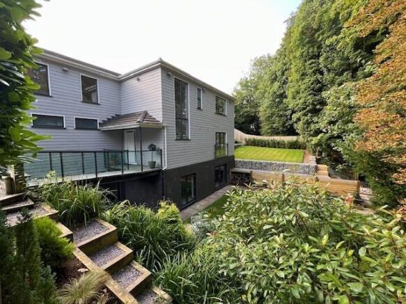 4 bed property, in Hill Road, £1,750,000