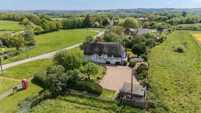 3 bed property, in Baulking, £675,000