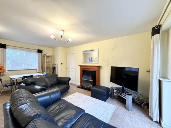 3 bed property, in Derby Drive, £299,995
