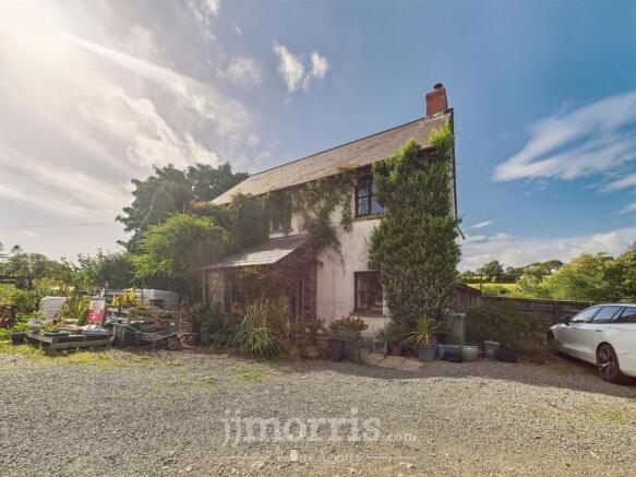 3 bed property, in Crundale, £595,000