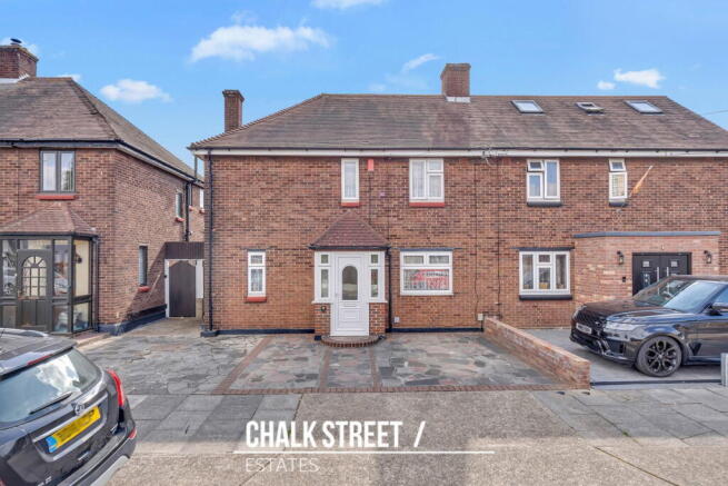 3 bed property, in Wheel Farm Drive, £475,000