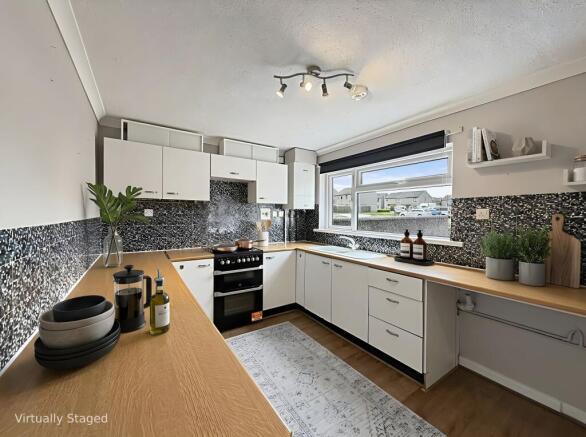 2 bed property, in Pengegon Parc, £165,000
