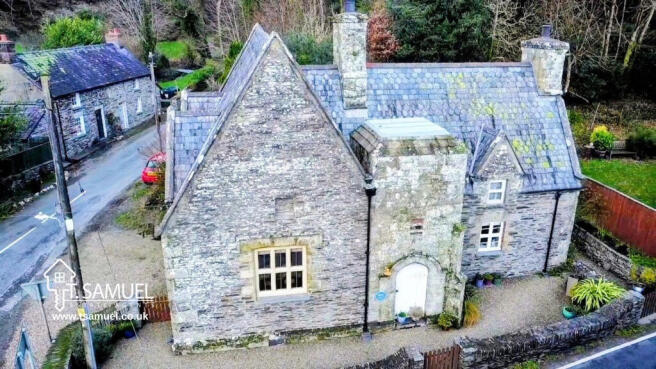3 bed property, in College, £575,000