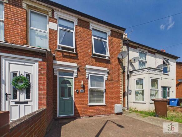 2 bed property, in Levington Road, £250,000