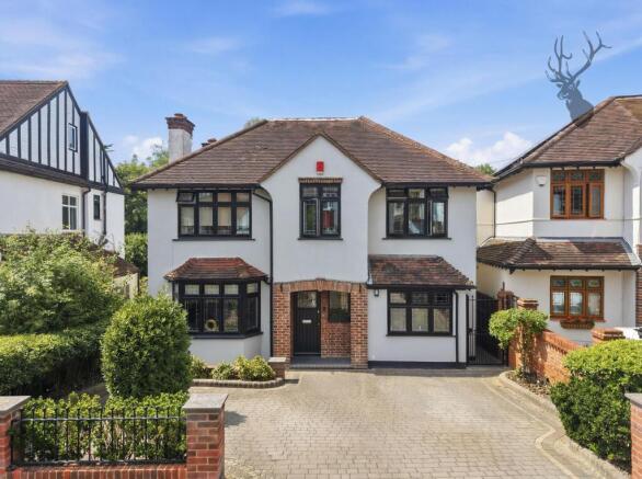 4 bed property, in Fairlands Avenue, £1,350,000