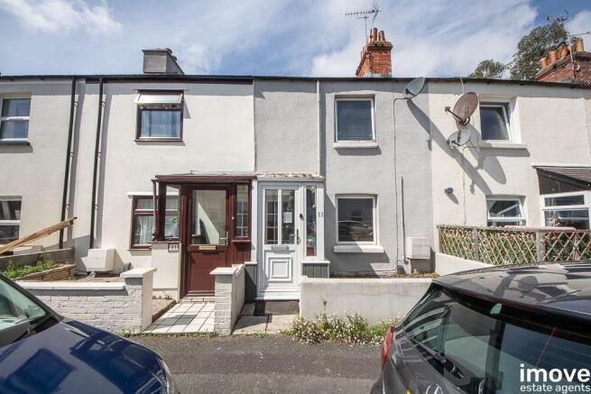 2 bed property, in Elm Road, £190,000