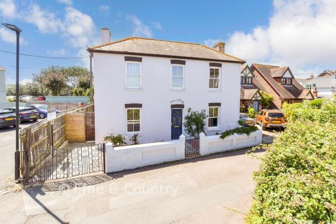 4 bed property, in Forelands Field Road, £750,000