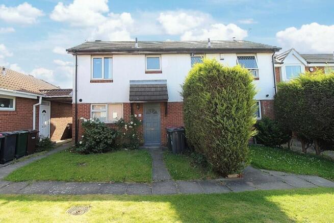 2 bed property, in Searby Road, £155,000