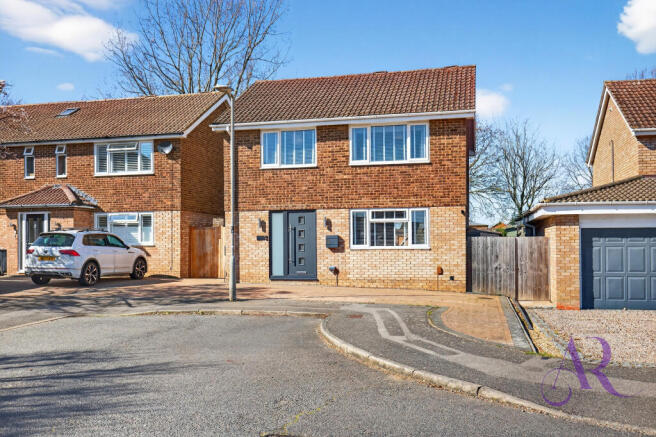 4 bed property, in Burns Close, £525,000