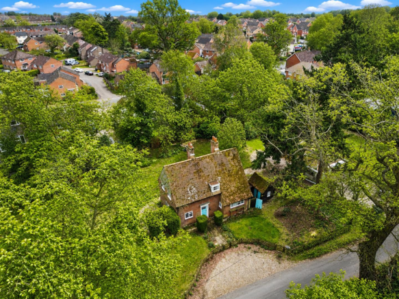 3 bed property, in Sandy Lane, £450,000
