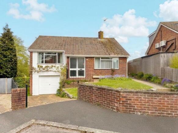 3 bed property, in Laurel Close, £399,950