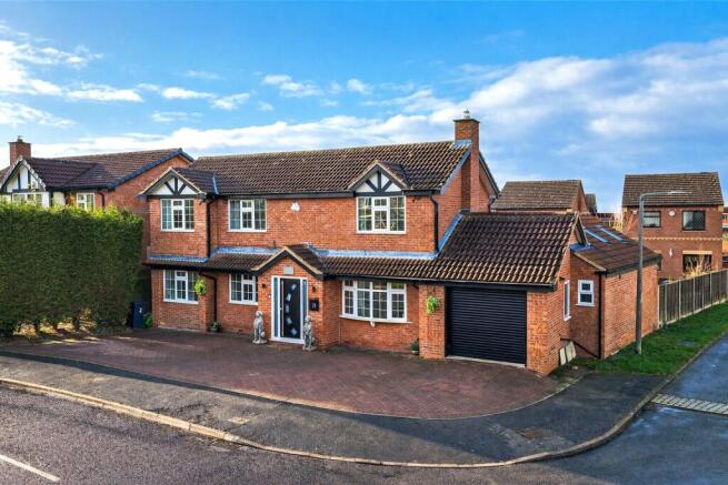 5 bed property, in Deerhill, £425,000