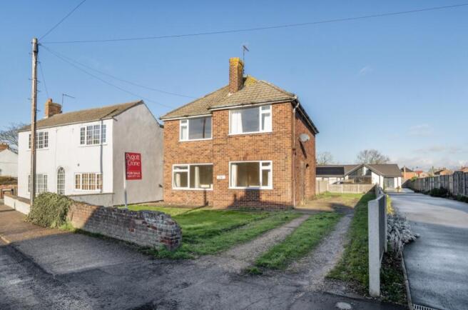 3 bed property, in High Street, £215,000
