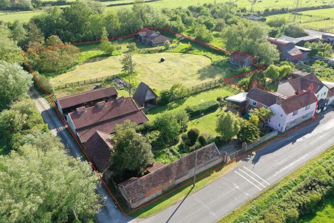 5 bed property, in New Road, £600,000