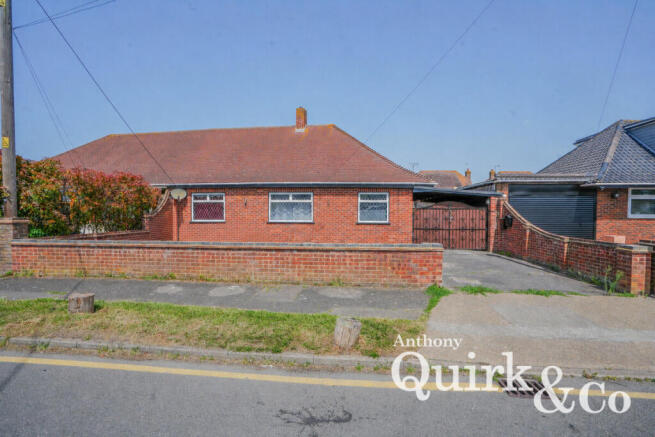 3 bed property, in Leigh Road, £375,000