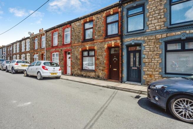 3 bed property, in Mount Pleasant Road, £110,000