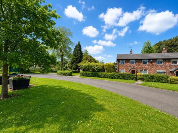 3 bed property, in Warford Crescent, £425,000