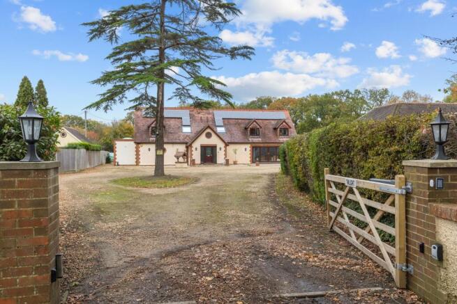 4 bed property, in Five Oaks Road, £1,000,000