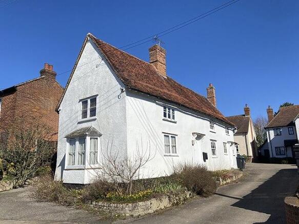 2 bed property, in High Street, £260,000