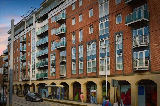 2 bed property, in Royal Plaza, £210,000