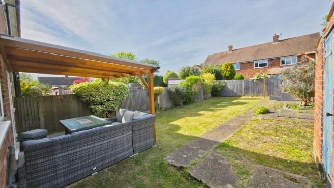 3 bed property, in Horley, £470,000