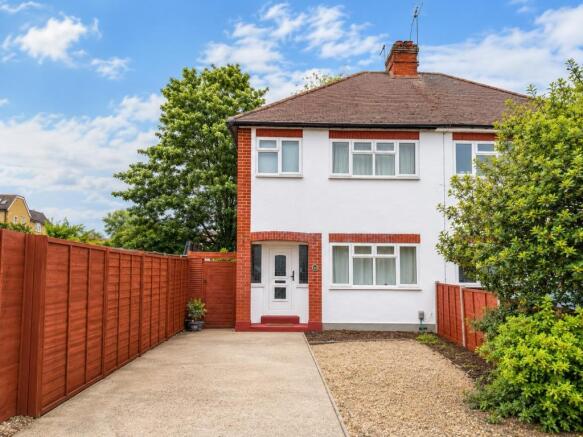 3 bed property, in Armstrong Road TW20, £475,000