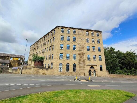2 bed property, in Apt 35, £75,000
