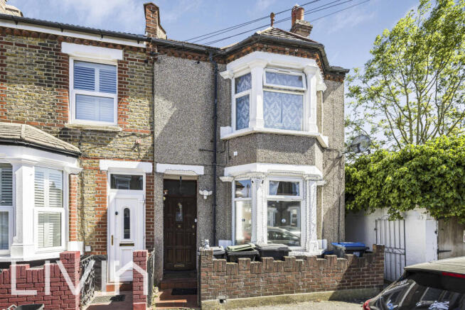 2 bed property, in Rosebery Avenue, £300,000