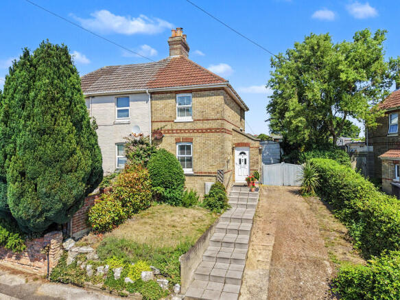 2 bed property, in Victoria Crescent, £300,000