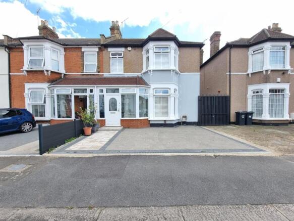 4 bed property, in Blythswood Road, £700,000