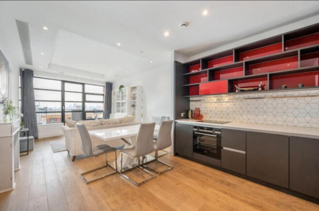 1 bed property, in Defoe House, £465,000