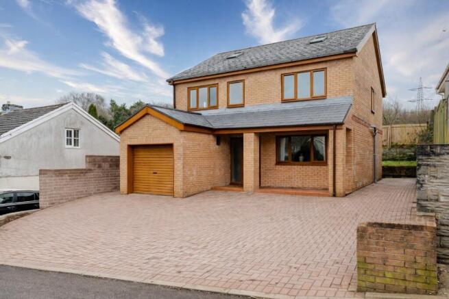 4 bed property, in Crown Road, £370,000