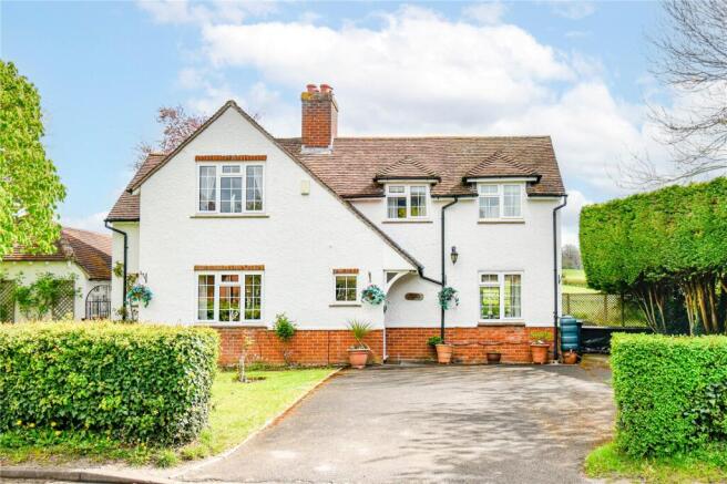 3 bed property, in Cold Ash Hill, £700,000