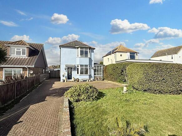 3 bed property, in Sandwich Road, £459,995