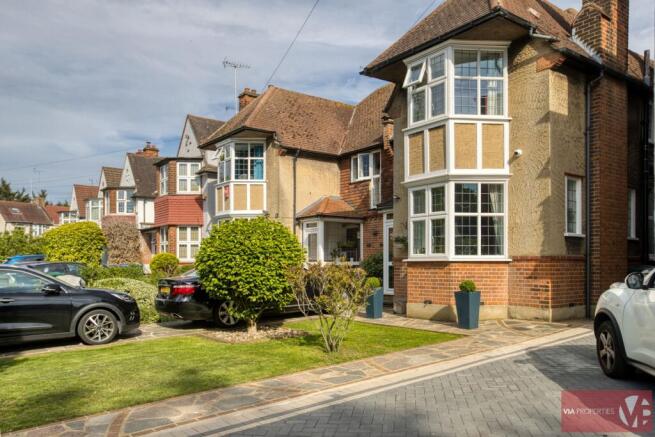 4 bed property, in The Crescent, £880,000
