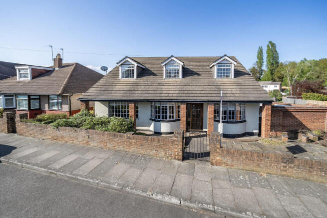 5 bed property, in Penn Lane, £800,000