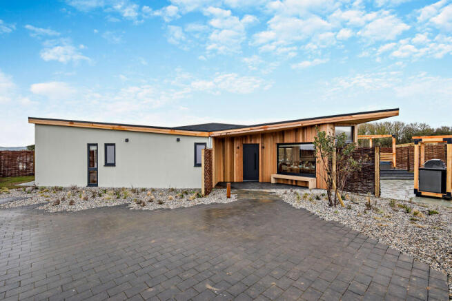 3 bed property, in Trelowan, £450,000