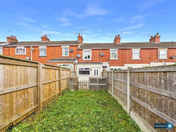 2 bed property, in Prospect Street, £70,000