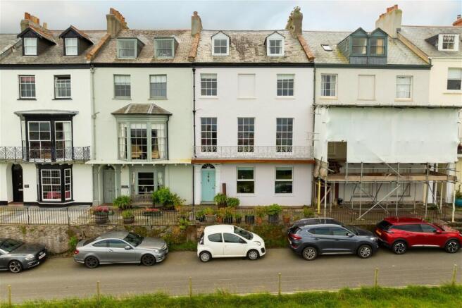 5 bed property, in Montpelier Terrace, £450,000