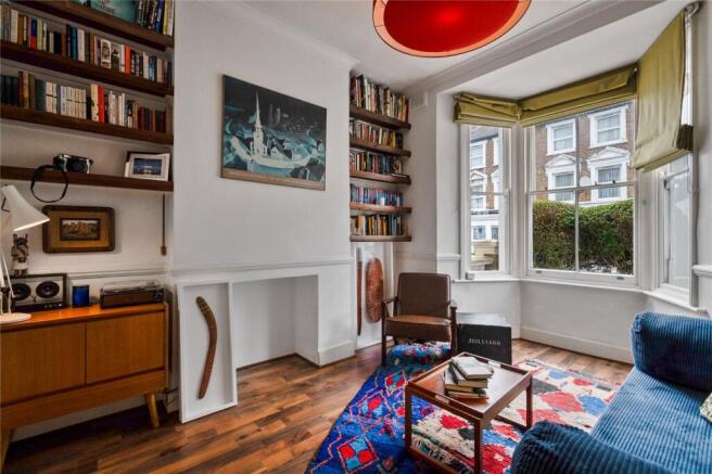 1 bed property, in Silvester Road, £475,000