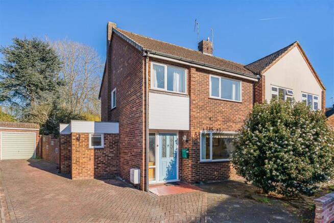 3 bed property, in Stortford Hall Park, £499,995
